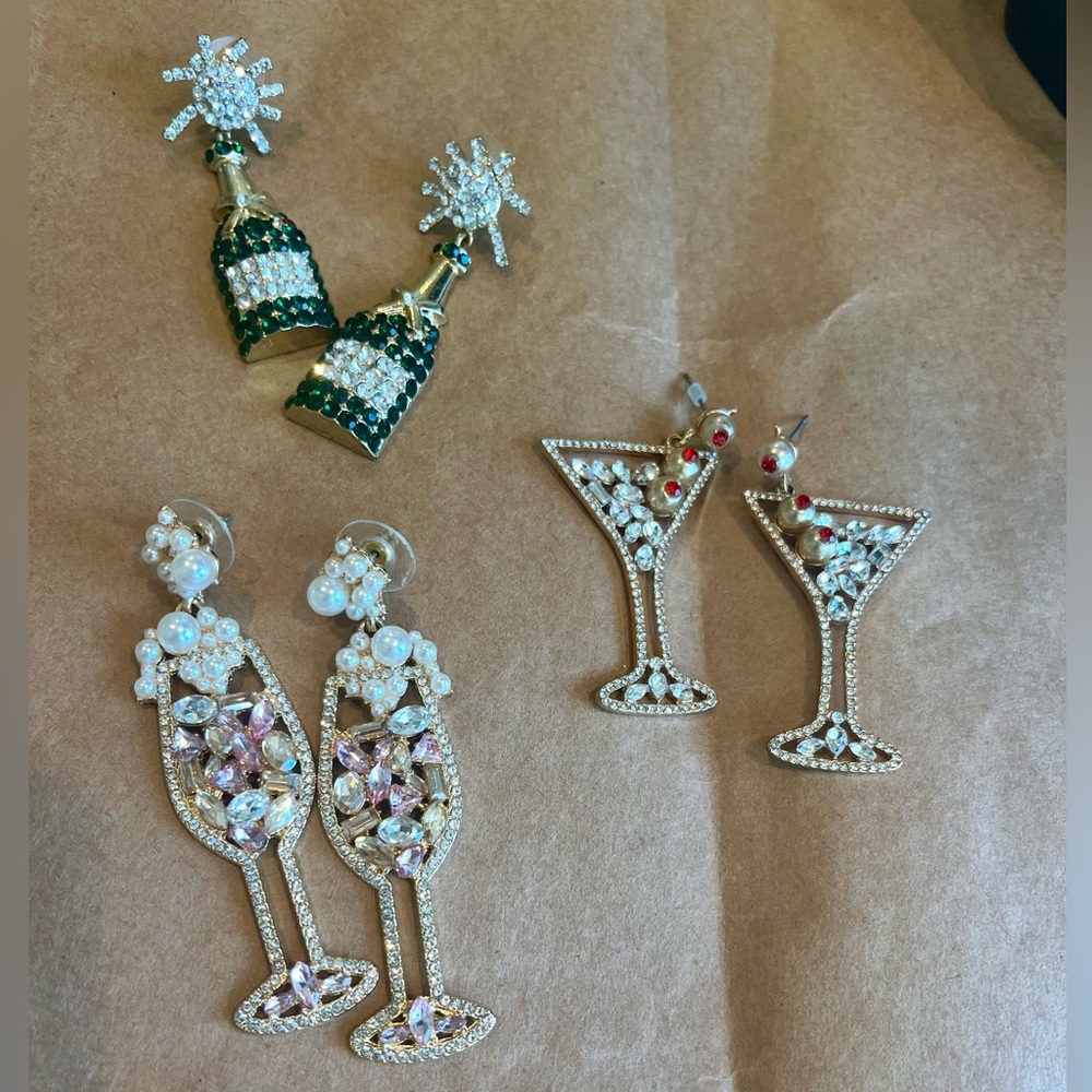 ❌SOLD❌Elegant Gold and Crystal Earrings Set